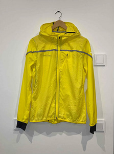 Спортивная куртка Adidas размер M (1 фото из 1)