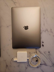 MacBook Pro 2020 i7, 1TB, 13-inch, 32GB RAM (1 foto / 8)