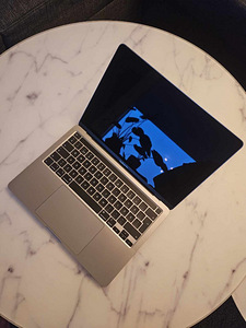 MacBook Pro 2020 i7, 1TB, 13-inch, 32GB RAM (4 foto / 8)