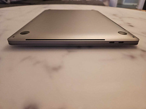 MacBook Pro 2020 i7, 1TB, 13-inch, 32GB RAM (8 foto / 8)