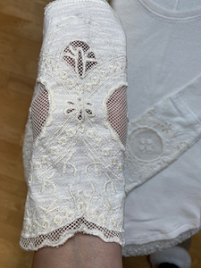 Блузки S, M (4 фото из 4)