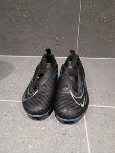 Nike laste saapad. Jalgpallisaapad Nike (1 foto / 4)