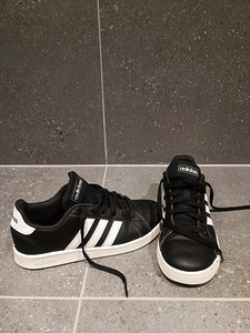 Adidase tossud. Tossud Adidas (1 foto / 3)