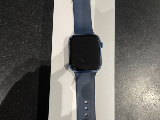 Apple watch series 7 45mm.