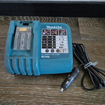 Зарядка Makita DC18SE