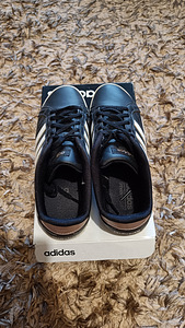 Женская повседневная обувь Adidas. Размер 37 1/3 (2 фото из 5)