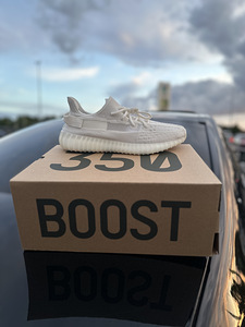 Adidas Yeezy Boost 350 V2 Bone (1 фото из 3)