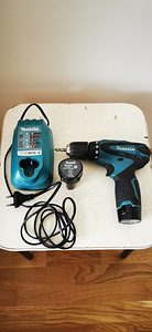 Аккумуляторная дрель-шуруповерт Makita DF330D + чемодан (3 фото из 4)