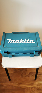 Аккумуляторная дрель-шуруповерт Makita DF330D + чемодан (2 фото из 4)