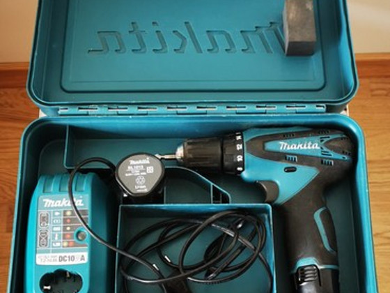Аккумуляторная дрель-шуруповерт Makita DF330D + чемодан