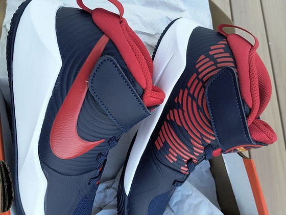 Nike Team Hustle D 9 r. 34 новые uus
