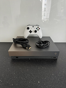 XBOX ONE X (1 фото из 3)