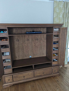 Eritellimusel tehtud täispuidust TV alus (plaadiriiul) (2 foto / 3)