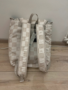 Tommy Hilfiger (3 фото из 3)