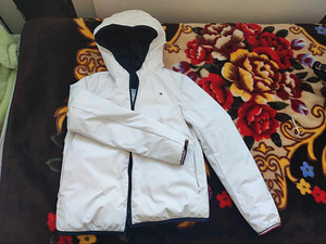 Tommy Hilfiger (2 foto / 3)