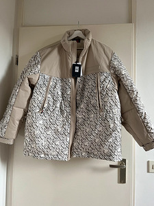 Tommy Hilfiger (1 фото из 3)