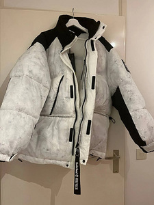 Tommy Hilfiger (1 фото из 4)