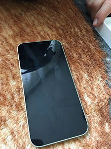 iPhone 12 (1 foto / 5)