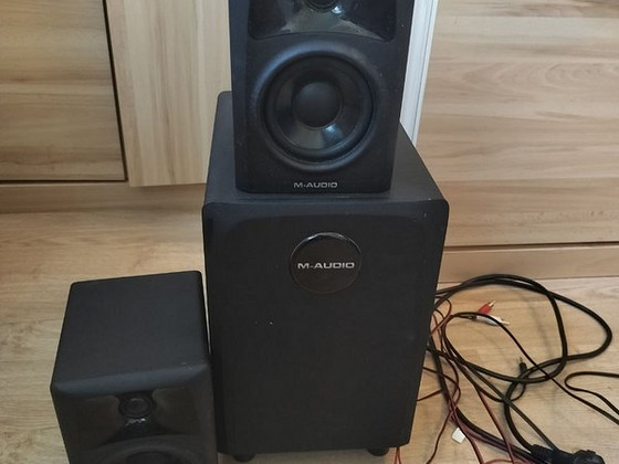 M-Audio AV 32.1
