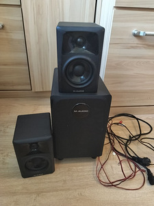 M-Audio AV 32.1 (1 фото из 2)