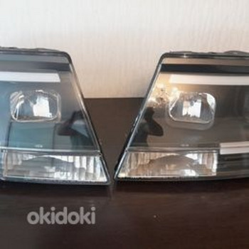 Малоиспользованный комплект фар для Jeep Grand Cherokee 99-0
