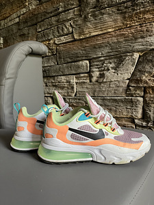 Кроссовки nike (1 фото из 4)