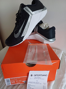 Кроссовки NIKE Metcon 6 (3 фото из 3)