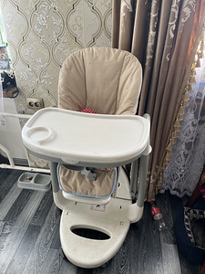 Стул для кормления (1 фото из 2)