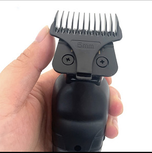 Kemei juuksetrimmer, universaalne must kaitse (6 foto / 6)