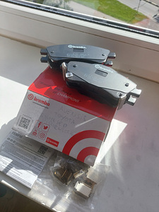 Toyota Avensis T27 piduriklots esimene Brembo (1 foto / 2)