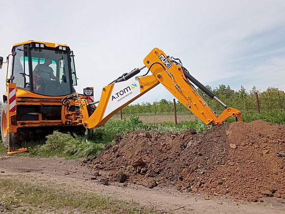 Послуги екскаватора JCB 3CX Послуги спецтехніки Водопровід