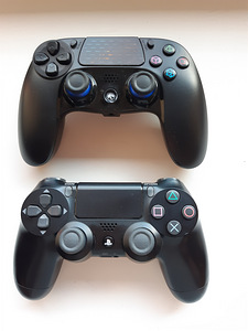 PS 4 pro , 1 terabait (3 foto / 5)
