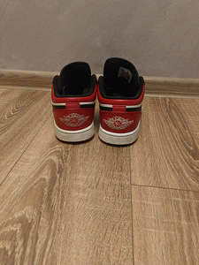 Air Jordan 1 (4 фото из 4)