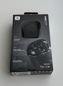JBL Tune 220 TWS Black (2 фото из 4)