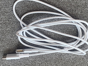 Зарядка для MacBook (1 фото из 5)