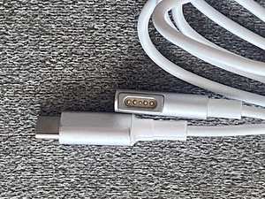 Зарядка для MacBook (3 фото из 5)