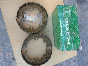 Trusting Toyota Avensis 2001 handbrake pads (3 foto / 3)