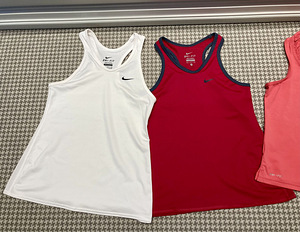 Nike pluusid s137-146 (M) (1 foto / 2)