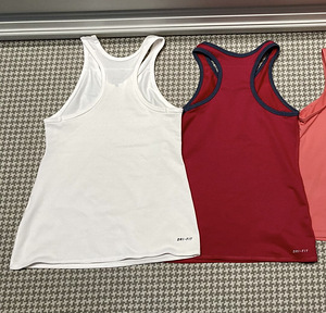 Nike pluusid s137-146 (M) (2 foto / 2)