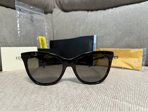 Солнцезащитные очки Fendi FF0200/S (1 фото из 6)
