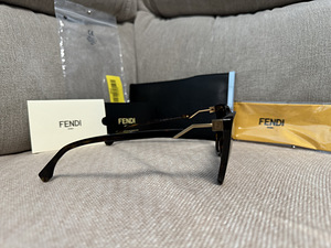 Солнцезащитные очки Fendi FF0200/S (2 фото из 6)