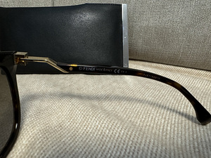 Солнцезащитные очки Fendi FF0200/S (4 фото из 6)