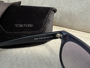 Солнцезащитные очки Tom Ford Saskia TF330 82b (3 фото из 5)