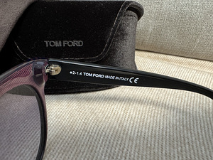 Солнцезащитные очки Tom Ford Saskia TF330 82b (4 фото из 5)
