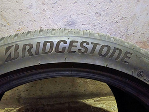 275/40 R21 Bridgestone Blizzark LM005, 4,5-5 мм (2 фото из 6)