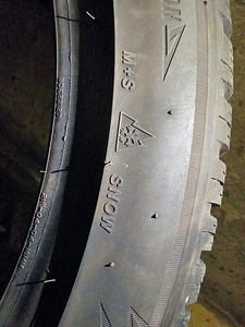 275/40 R21 Bridgestone Blizzark LM005, 4,5-5 мм (6 фото из 6)