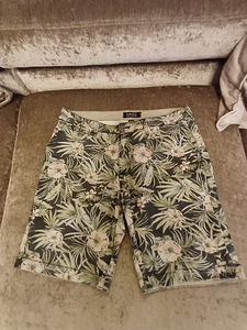 Meeste lühikesed püksid (1 foto / 7)