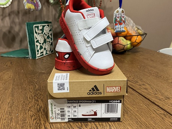 Кроссовки adidas marvel