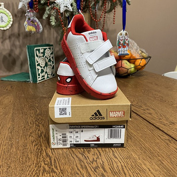 Adidas marvel tossud
