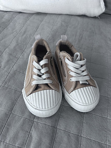 Кроссовки adidas marvel (6 фото из 7)